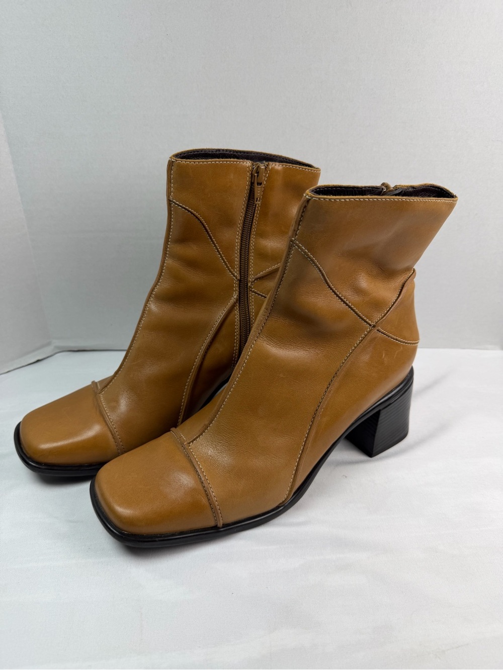 Clarks Womens 9M Tan Leather Ankle Boots Square Toe Side Zip Block Heel Comfort